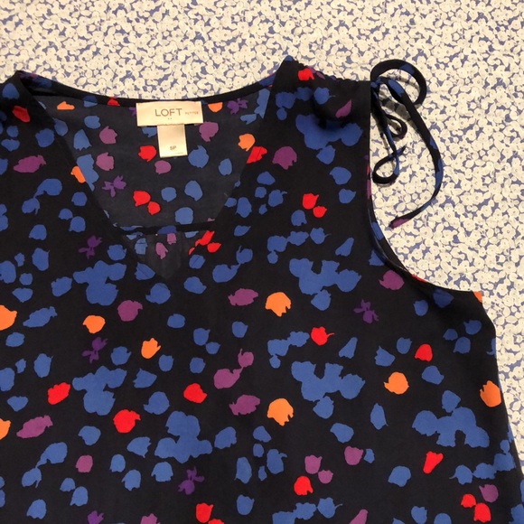 LOFT Blue Patterned Sleeveless Blouse Size: SP - Picture 2 of 5